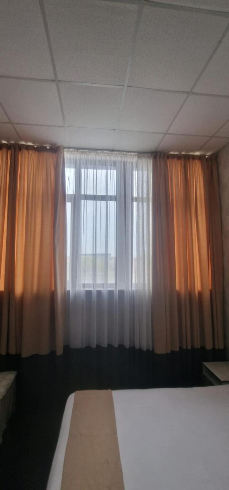 Tarlan Hotel Aqtau Esterno foto